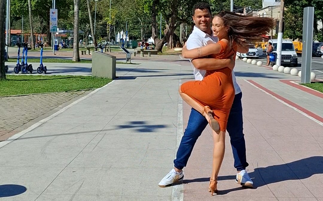 Casal dançando Forró Pé de Serra